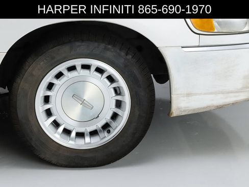 Used 2000 Lincoln Town Car Executive RWD image 15