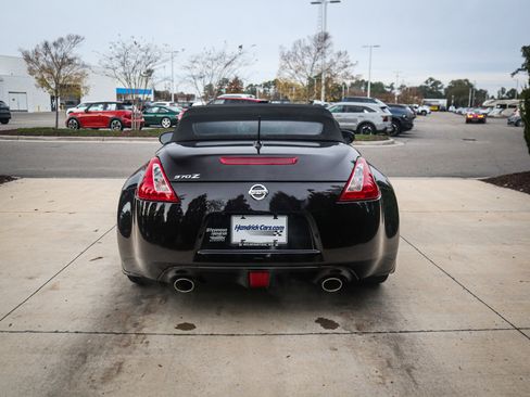 Used 2017 Nissan 370Z Touring image 9