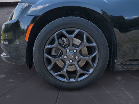 Used 2019 Chrysler 300 Touring w/ Sport Appearance Package AWD/4WD image 24