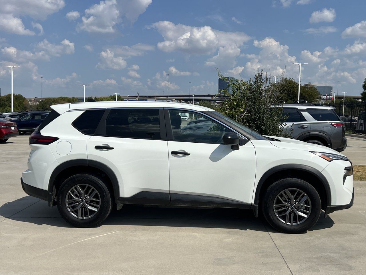 Used 2026 Nissan Rogue S FWD image 3