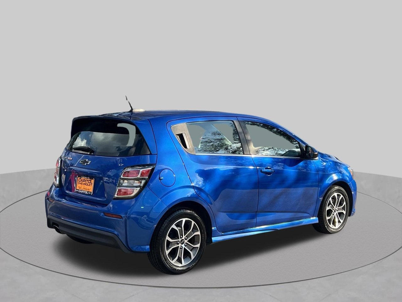 Used 2018 Chevrolet Sonic LT FWD image 5