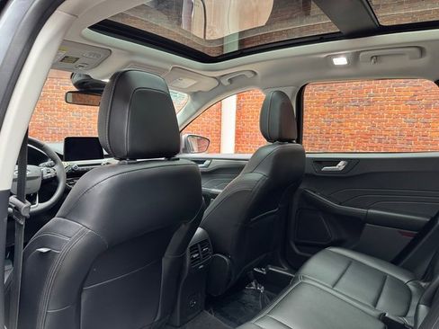 Certified 2022 Ford Escape Titanium w/ Class II Trailer Tow Package image 24