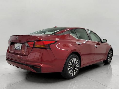 Used 2025 Nissan Altima 2.5 SV FWD image 19