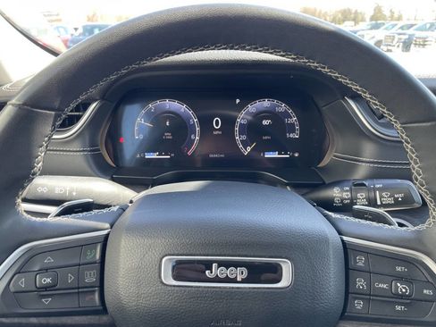 Used 2023 Jeep Grand Cherokee Limited image 7