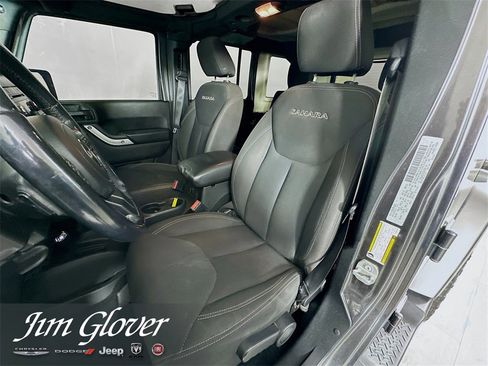 Used 2017 Jeep Wrangler Unlimited Sahara w/ Connectivity Group image 22