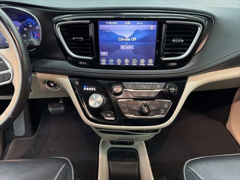 Used 2020 Chrysler Pacifica Limited FWD image 53