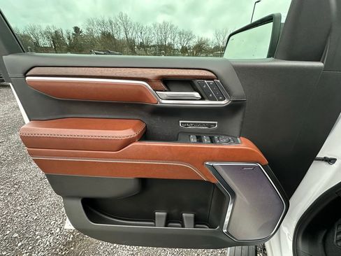 Used 2024 GMC Sierra 1500 Denali Ultimate image 6