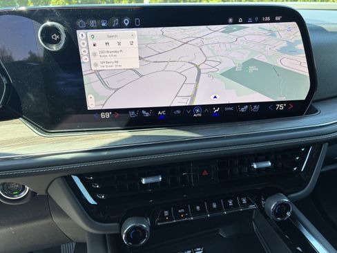 Used 2026 Chevrolet Suburban Premier image 33