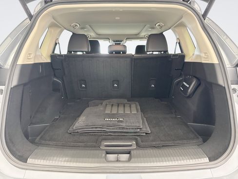 Used 2025 Nissan Rogue SL w/ Tech Package image 19