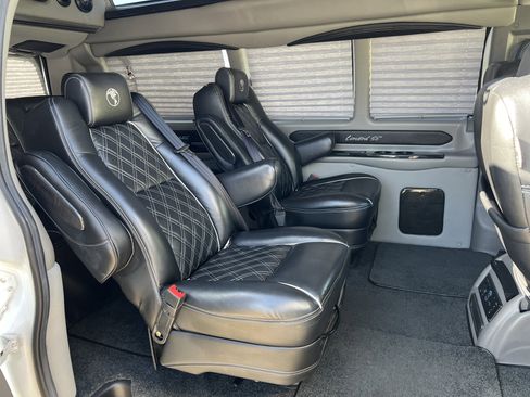Used 2019 Chevrolet Express 2500 w/ Enhanced Convenience Package image 27