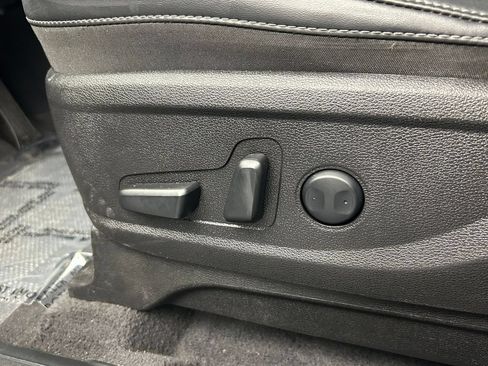 Used 2024 Kia Telluride S w/ S Sunroof Package FWD image 17