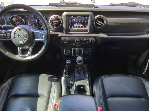 Used 2018 Jeep Wrangler Unlimited Sahara image 12