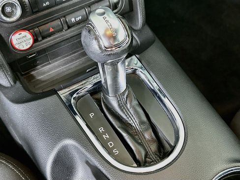 Used 2015 Ford Mustang Coupe RWD image 24