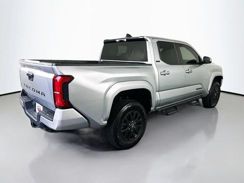 Certified 2025 Toyota Tacoma SR5 AWD/4WD image 5
