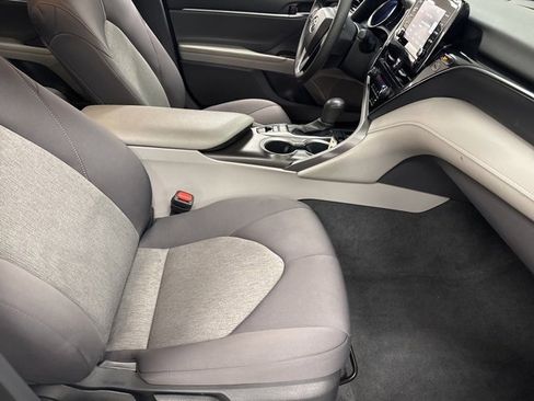 Used 2022 Toyota Camry LE image 11