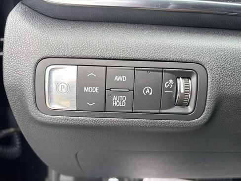 Used 2026 GMC Terrain AT4 w/ LPO, Black Badging Package AWD/4WD image 17