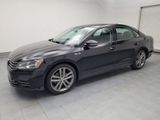 Used 2018 Volkswagen Passat 2.0T R-Line image 2