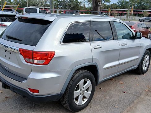 Used 2011 Jeep Grand Cherokee Laredo AWD/4WD image 5