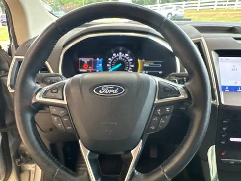 Used 2020 Ford Edge Titanium AWD/4WD image 17