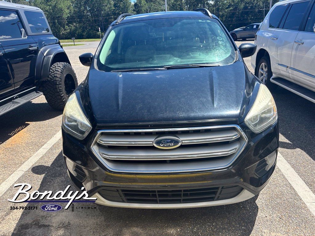 Used 2017 Ford Escape SE w/ Equipment Group 201A FWD image 2