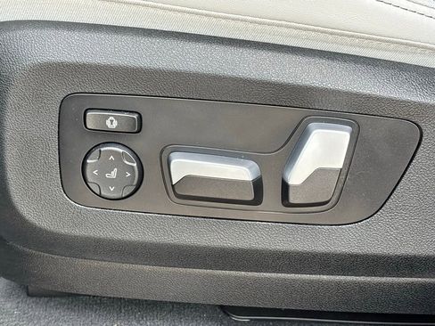 Used 2025 BMW X5 xDrive40i w/ M Sport Package image 17