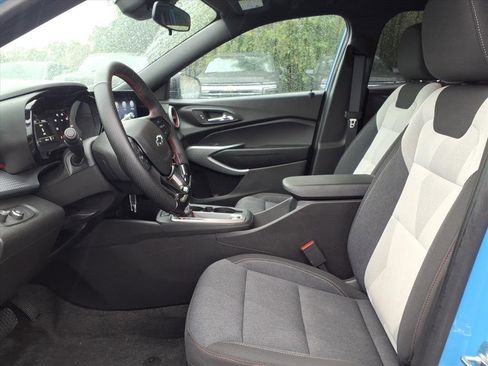 Used 2024 Chevrolet Trax RS w/ Driver Confidence Package image 12