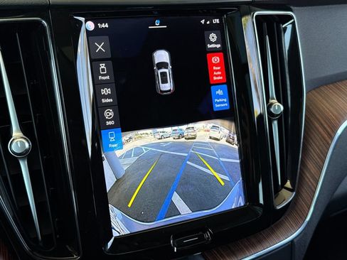 Certified 2023 Volvo XC60 B5 Plus AWD/4WD image 19