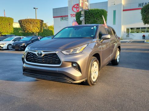 Used 2024 Toyota Highlander LE image 5