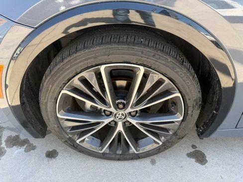 Used 2024 Toyota Prius XLE FWD image 24