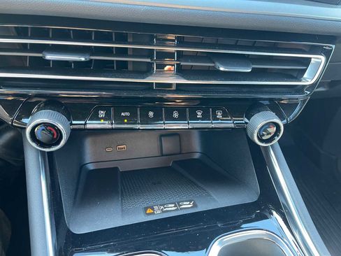 New 2025 Chevrolet Traverse LT w/ LPO, Floor Liner Package image 28