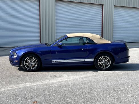 Used 2013 Ford Mustang Premium RWD image 4