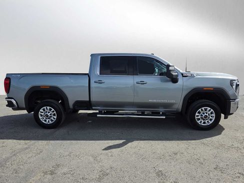 Used 2025 GMC Sierra 2500 SLE w/ SLE Convenience Package AWD/4WD image 2