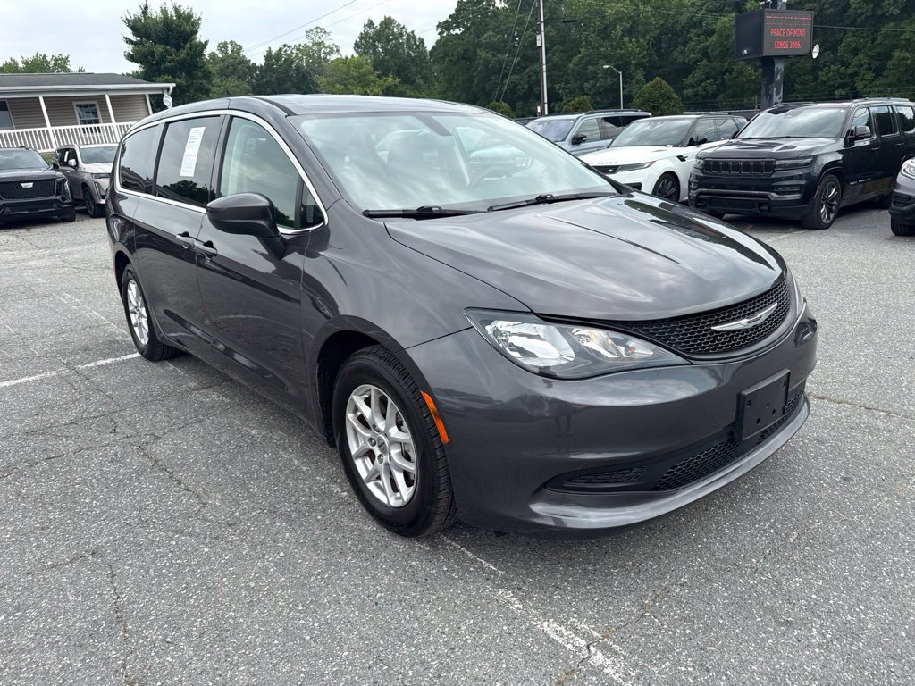 Used 2021 Chrysler Voyager LX FWD image 2