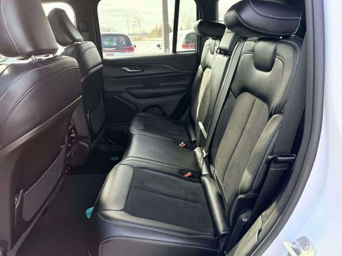 Used 2024 Jeep Grand Cherokee Altitude image 10