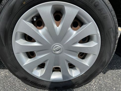 Used 2016 Nissan Versa SV FWD image 13