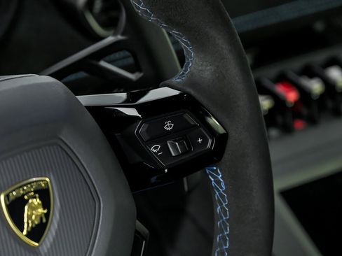 Used 2022 Lamborghini Huracan STO image 24