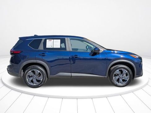 Used 2025 Nissan Rogue SV FWD image 3