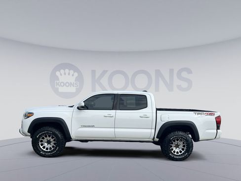 Used 2019 Toyota Tacoma SR image 2