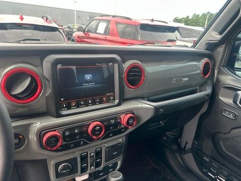 Used 2023 Jeep Gladiator Sport AWD/4WD image 12