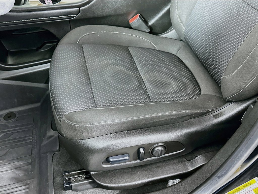 Used 2023 GMC Acadia SLE w/ Driver Convenience Package FWD image 26