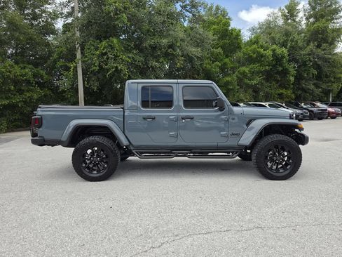 Used 2024 Jeep Gladiator Sport AWD/4WD image 2