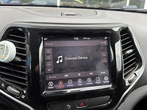 Used 2019 Jeep Cherokee Limited AWD/4WD image 5