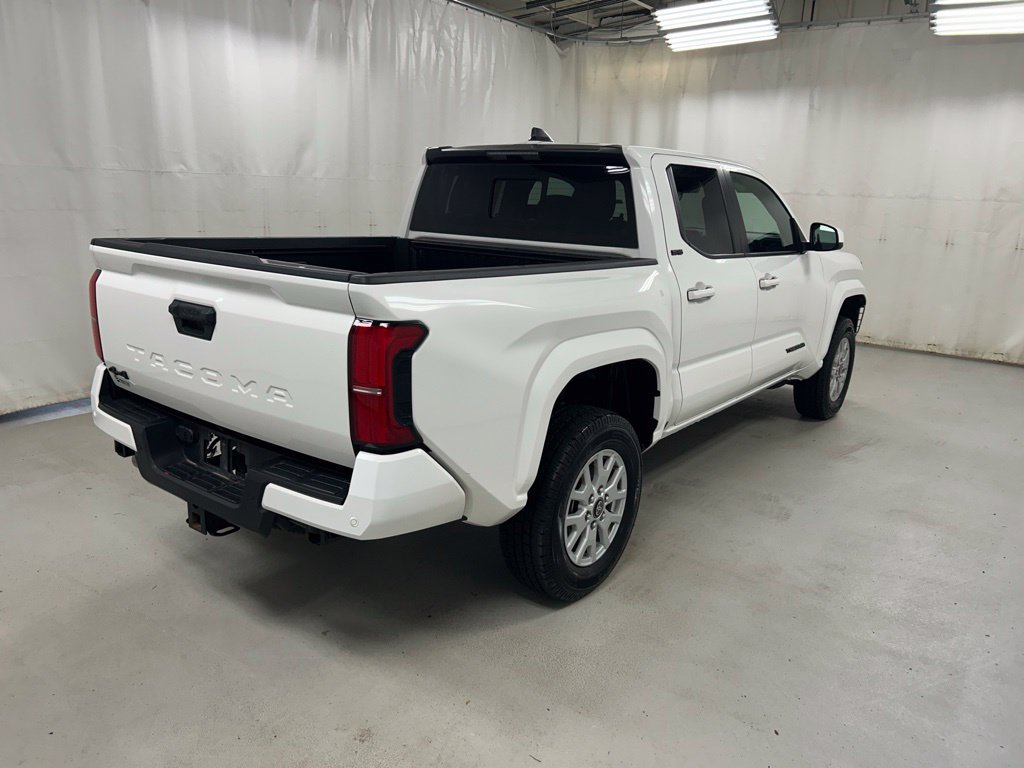 Used 2024 Toyota Tacoma SR5 AWD/4WD image 4