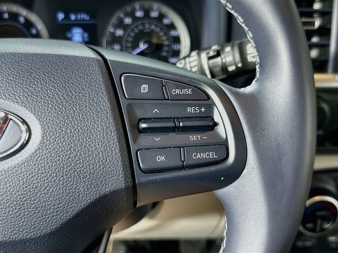 Used 2021 Hyundai Venue FWD image 22