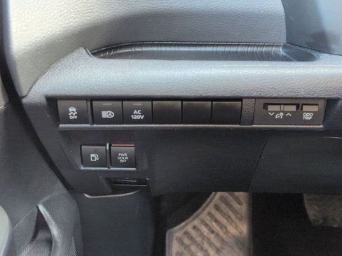 Used 2024 Toyota Sienna AWD image 19