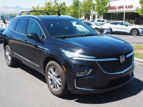 Used 2023 Buick Enclave Avenir w/ Avenir Technology Package FWD image 9