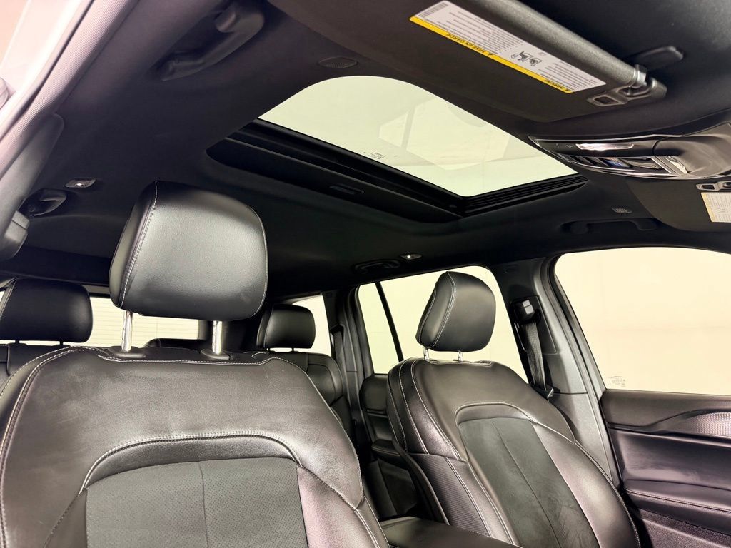 Used 2025 Jeep Grand Cherokee Altitude RWD image 43