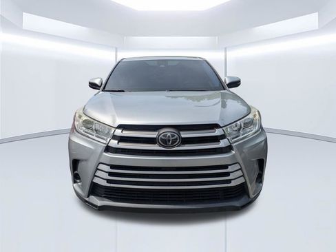 Used 2017 Toyota Highlander LE FWD image 29