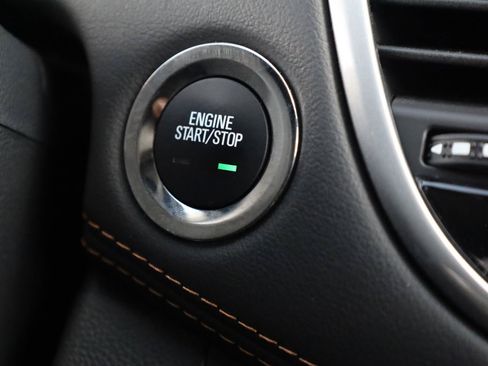 Used 2021 Chevrolet Trax LT w/ LT Convenience Package FWD image 36