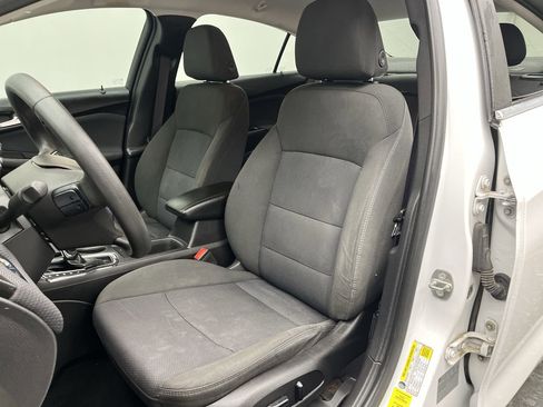 Used 2017 Chevrolet Cruze LT w/ Convenience Package image 8